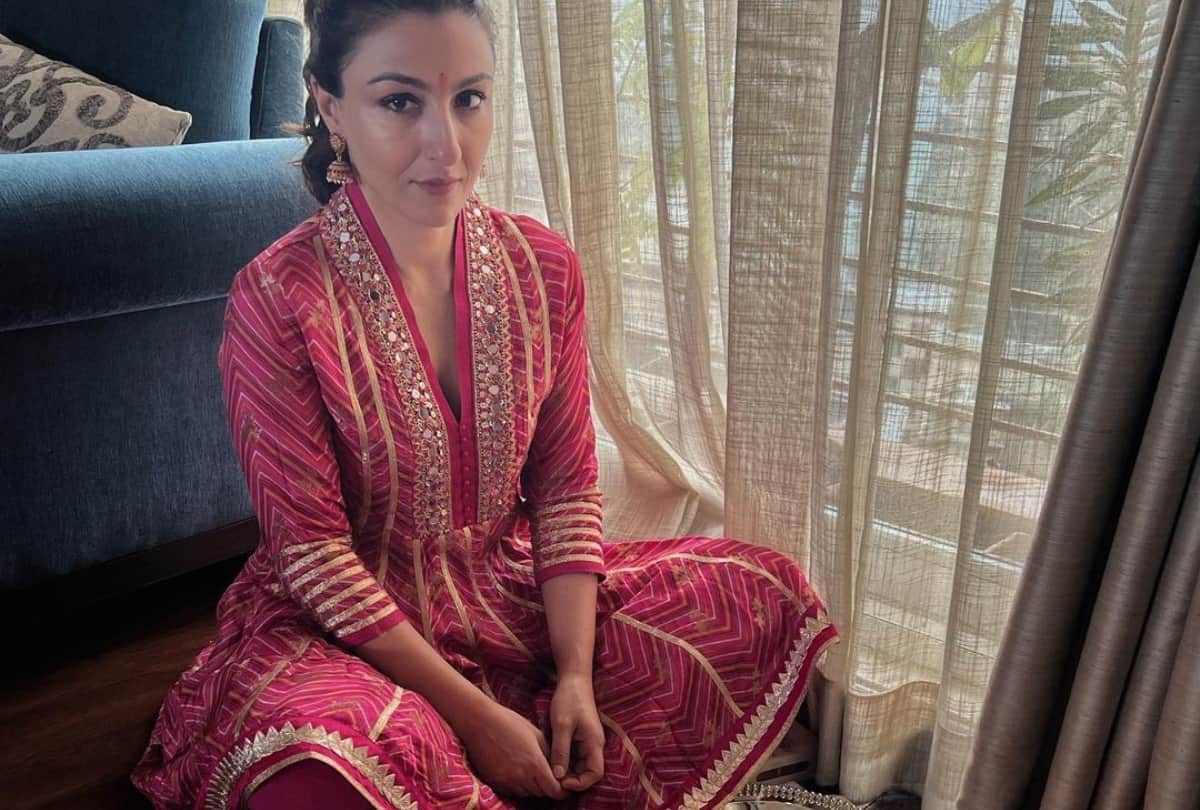 Diwali Celebration Soha Ali Khan performed Lakshmi Puja with husband Kunal Khemu and daughter Inaaya Naumi Kemmu