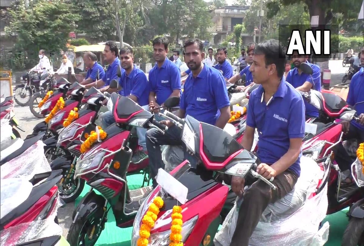 Diwali gift: Surat-based company distributes electric scooters to employees, will get relief from expensive fuel