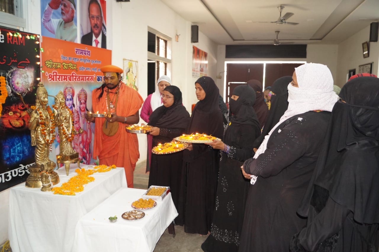 Deepawali 2021 in varanasi  muslim women performed aarti of lord shri rama see photos