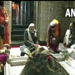 पूजा करते प्रधानमंत्री नरेंद्र मोदी