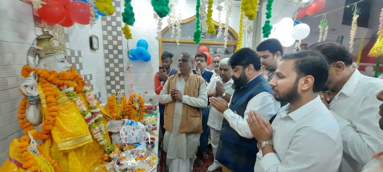 Lord Vishwakarma did the work of putting life in the universe: Asim