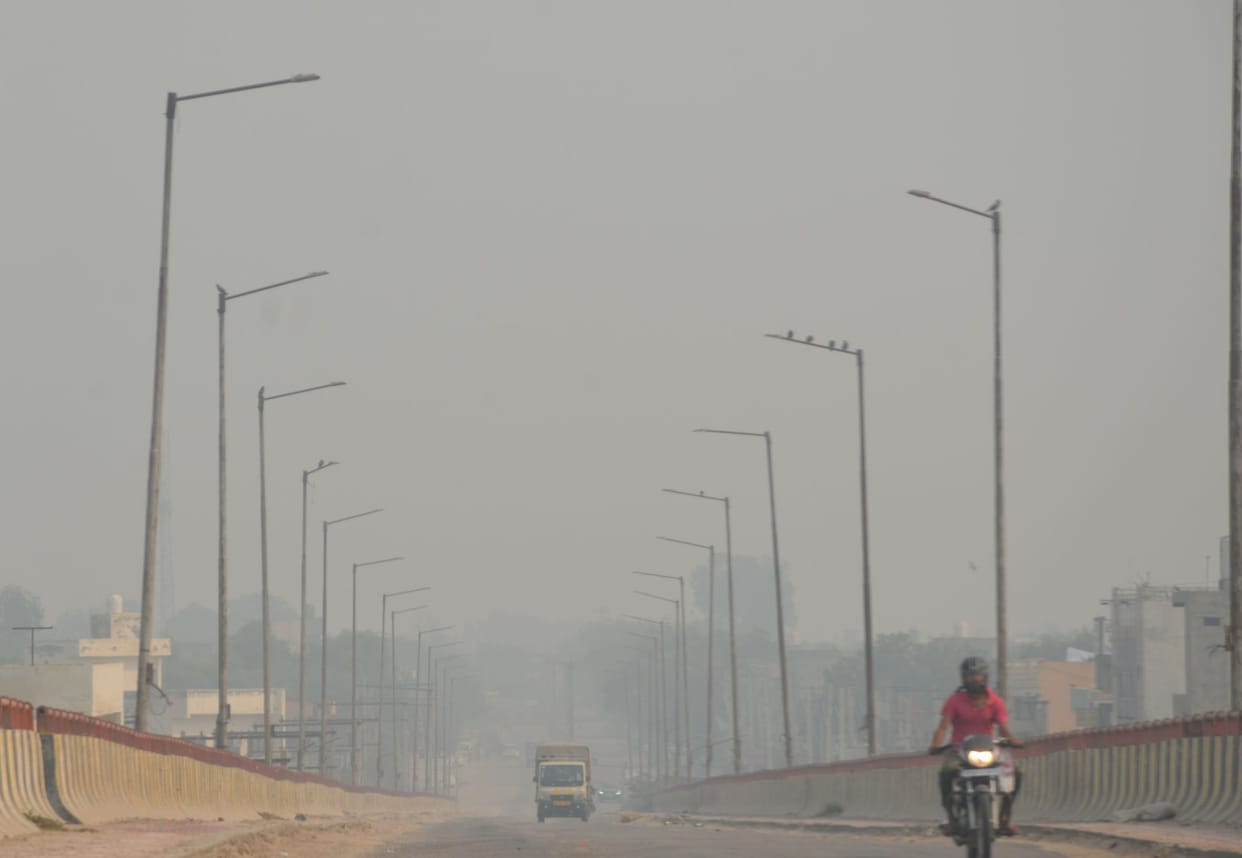 Despite the ban, firecrackers burst fiercely, 429 AQI reached the maximum level of pollution