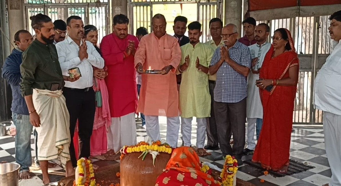 Hathras: BJP worshiped in many Shiva temples