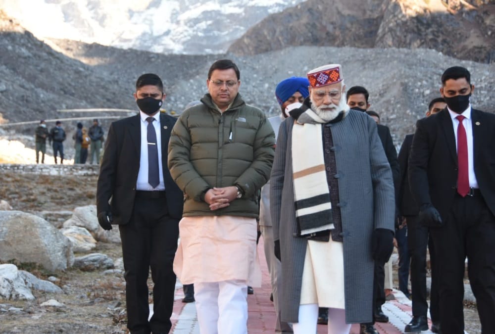 PM Narendra Modi kedarnath Visit: CM Pushkar singh dhami Give details of devlopmanet to PM Modi