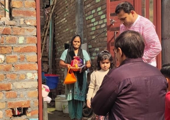 Diwali celebrated with families of Corona victims