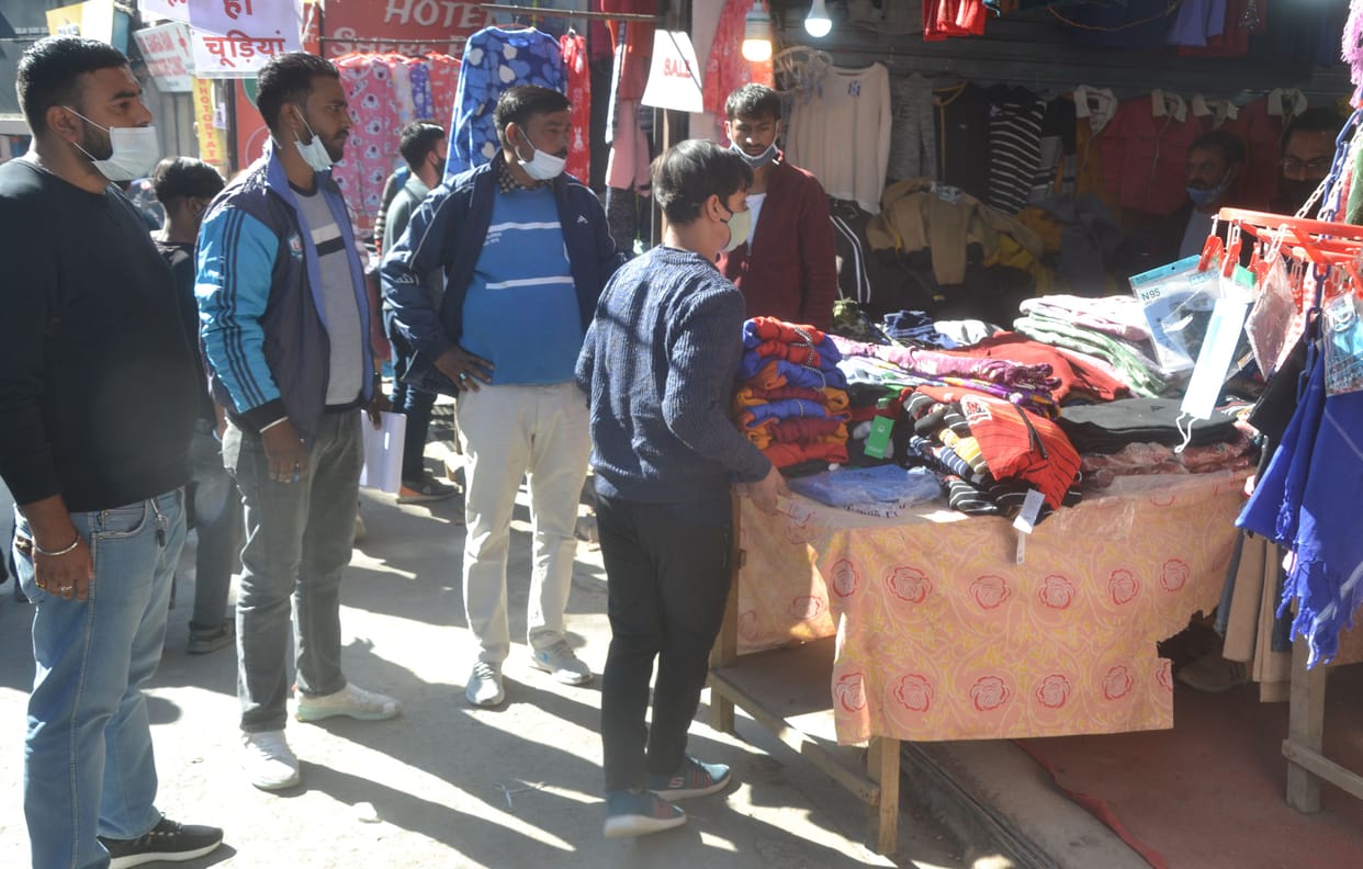 MC team with police removes encroachments from Mallroad and other bazaars of Solan