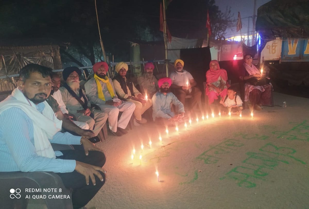 farmers paid tribute by lighting a lamp in the name of farmers who martyred in andolan