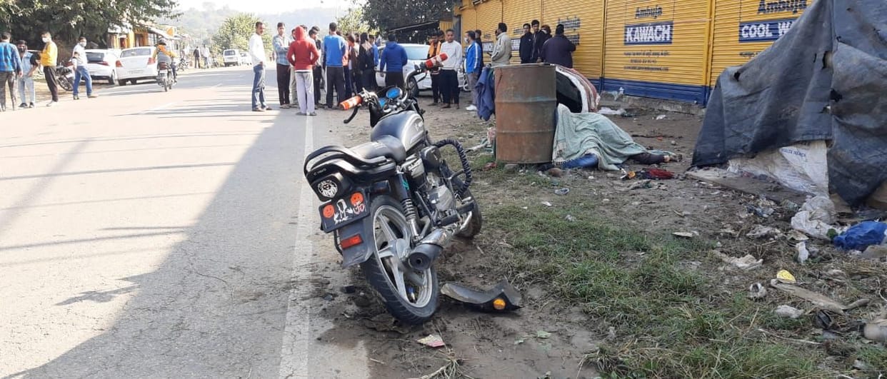23 year old youth dies in bike accident in Bhadoli village