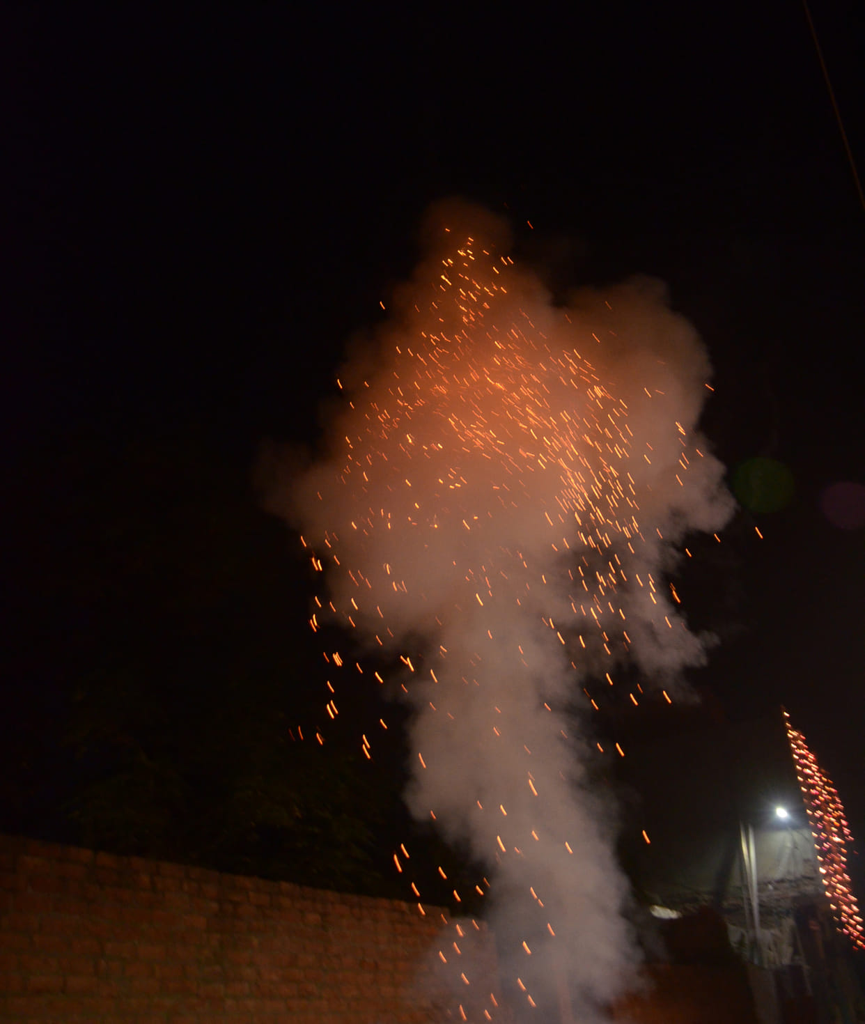 Fireworks raged even after the ban, AQI reached 301