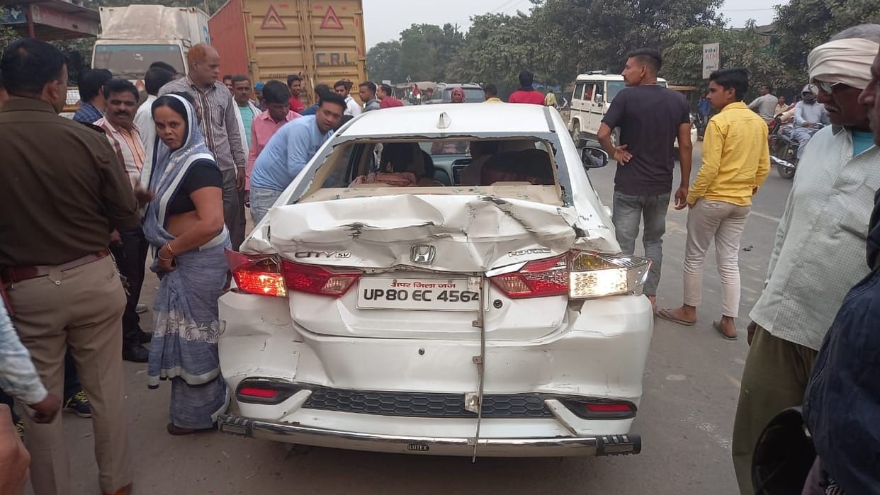 Hathras: Reckless canter driver rams half a dozen vehicles, father-son death