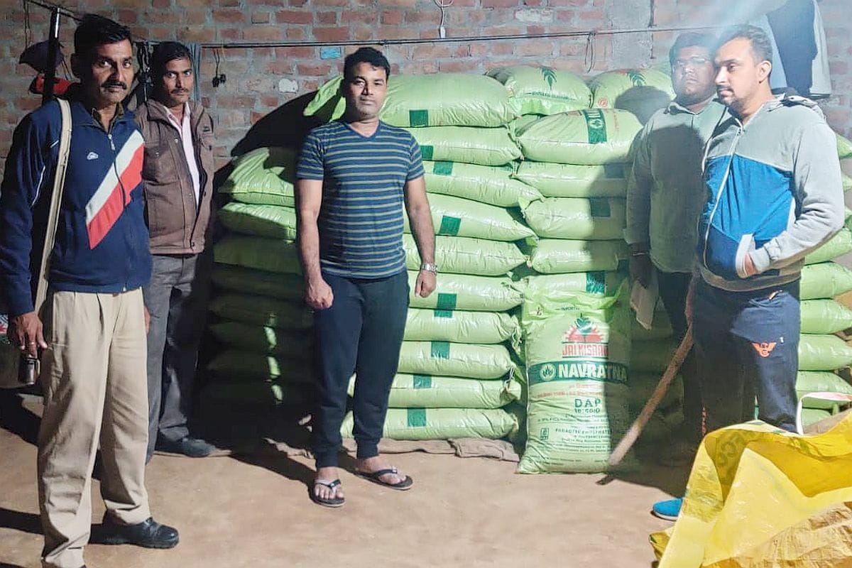 87 sacks of DAP caught after raiding in Paharipur Bhaudela