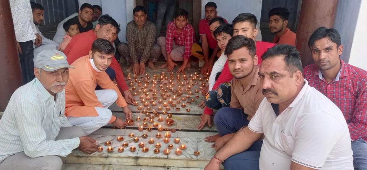 Tribute paid to martyrs by lighting diyas