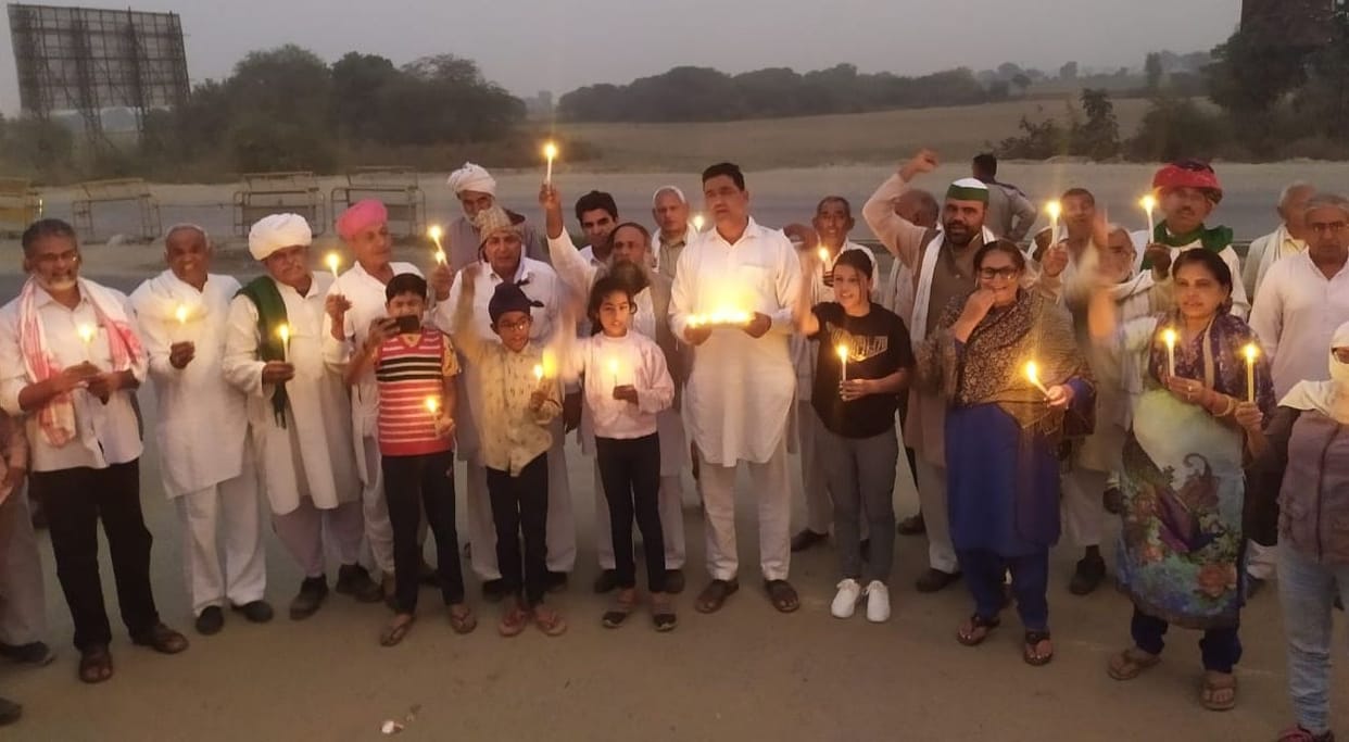 Farmers celebrated Diwali at Shahjahanpur-Kheda border