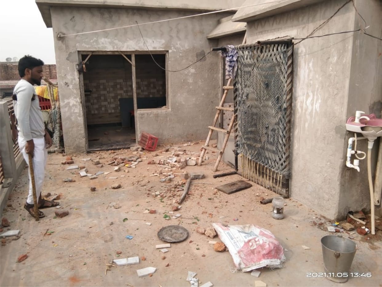 Mathura: Quarrel between two sides, stone pelting and aerial firing
