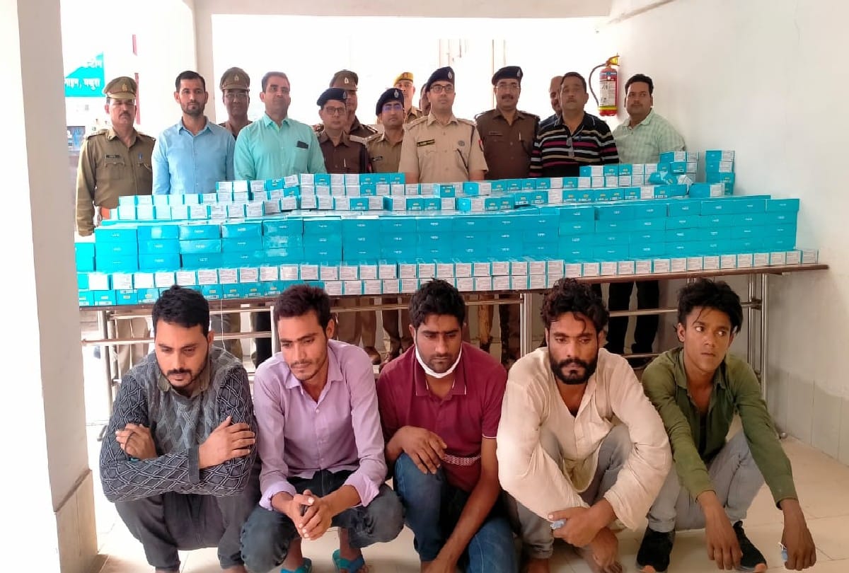 police recovered stolen mobile phones and arrested five miscreants in mathura
