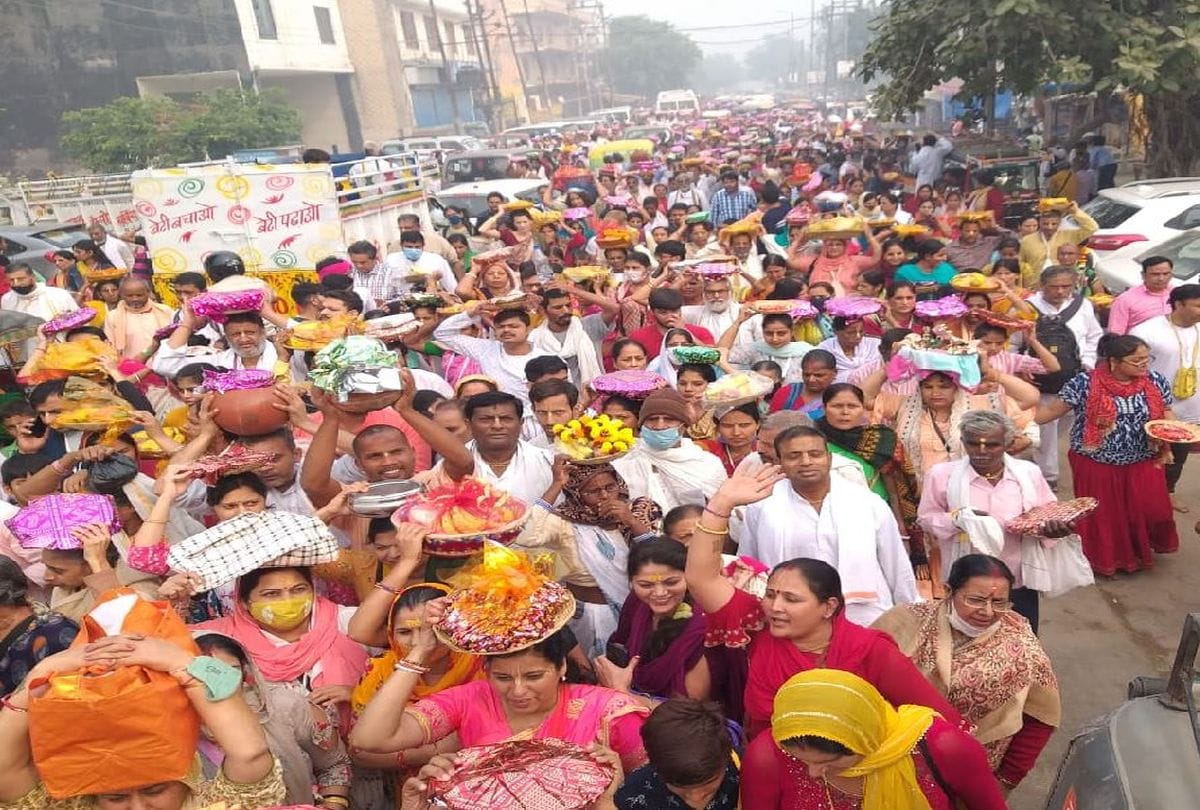 Foreign Devotees Worship Govardhan Poja Annakut Mahotsav