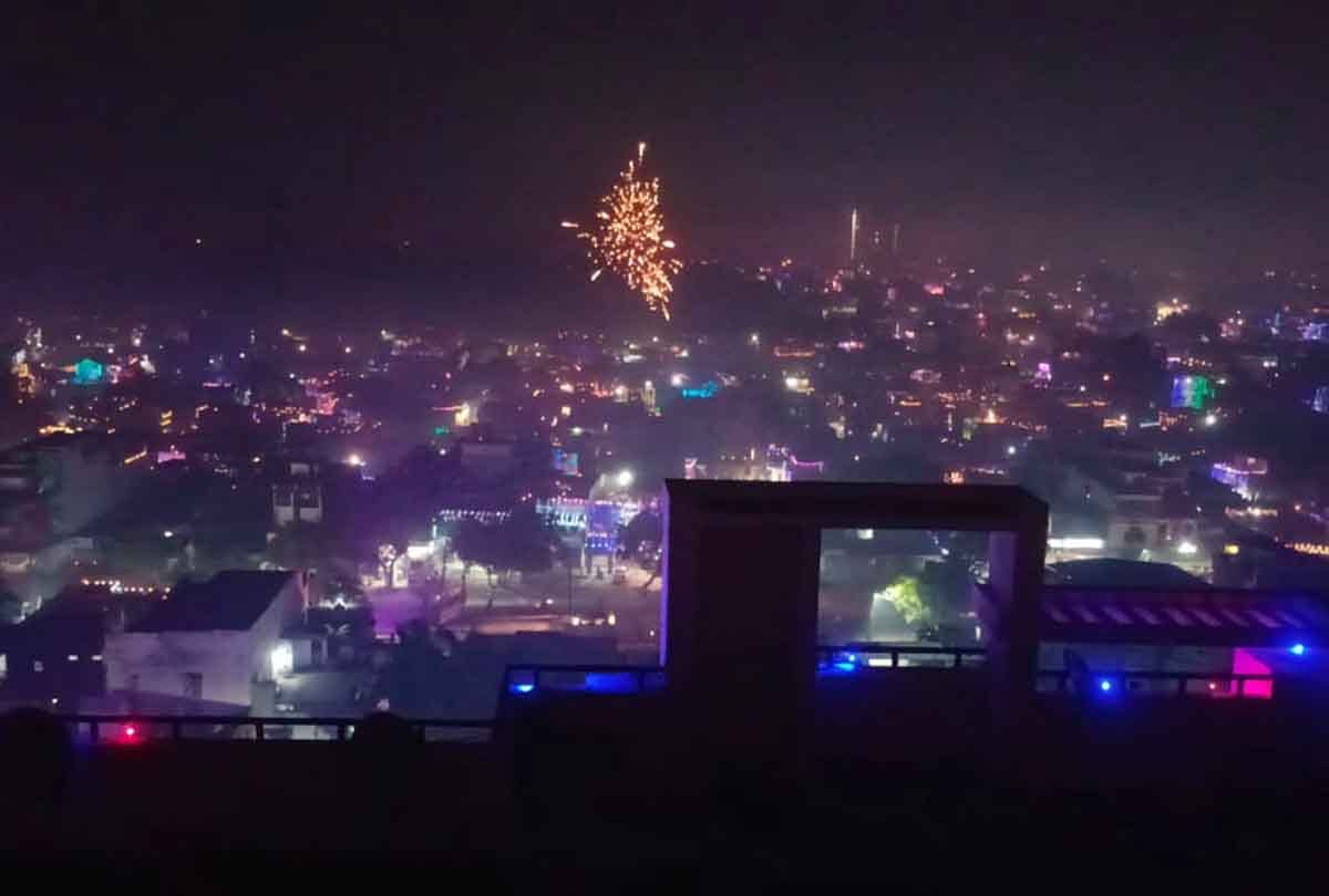 Diwali in Kanpur: AQI reached 391 at 10 pm, firecracker turnover reduced from 50 crores to 10 crores