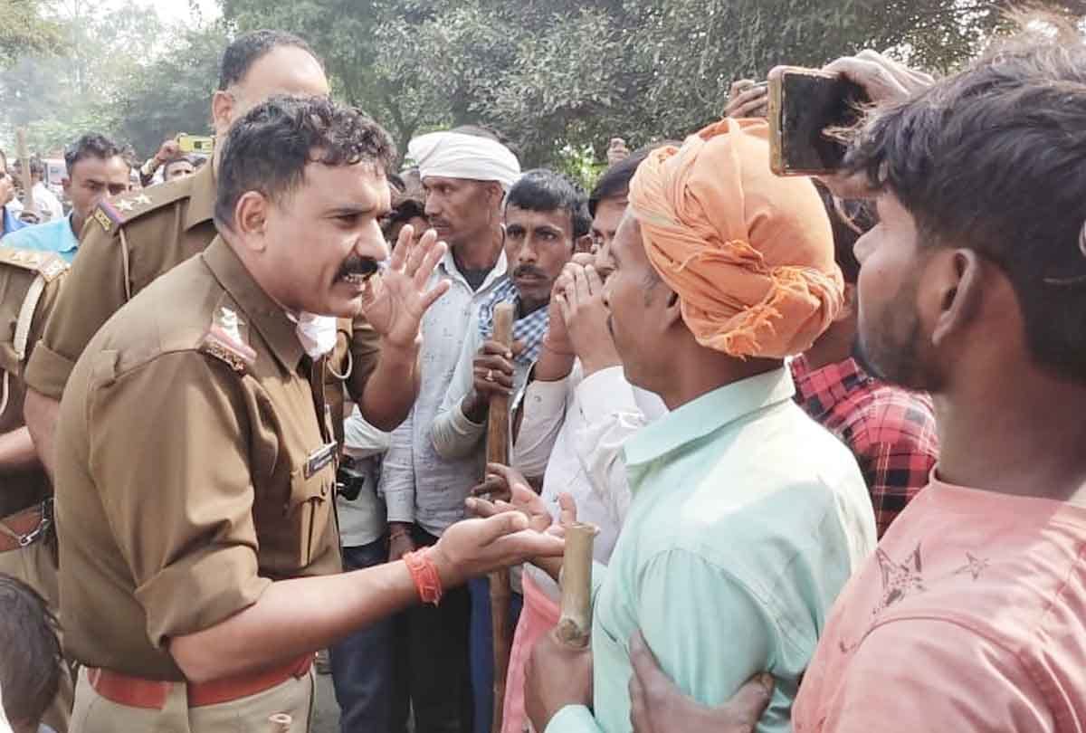 UP: Farmer shot in Hardoi, police did not reach even after one and a half hours, villagers jammed