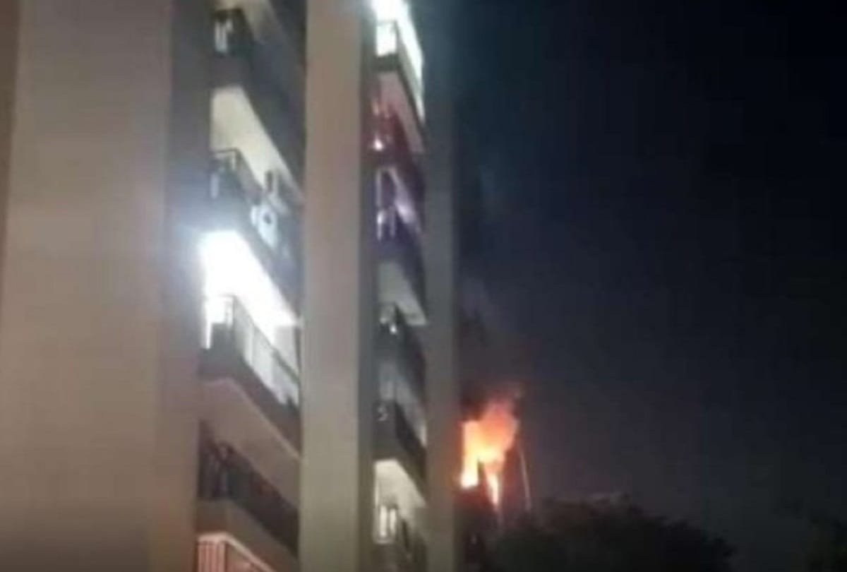 Diwali Rocket fire on 6th floor of apartment creates panic