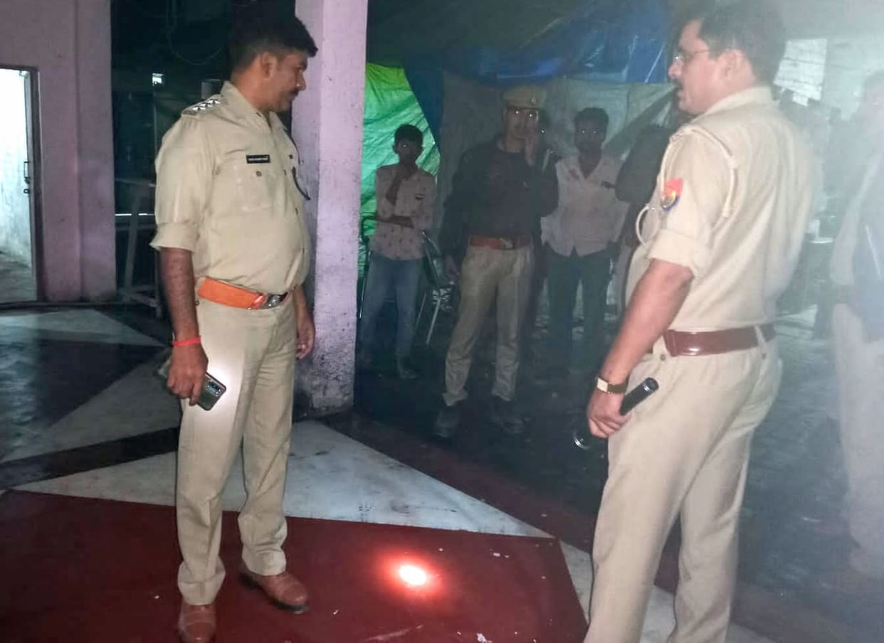 four burnt due to fire caught in firecrackers