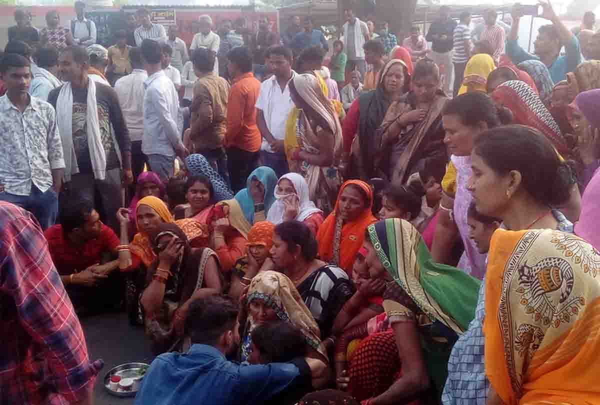 Road accident in Hamirpur up, three died in collision with ambulance