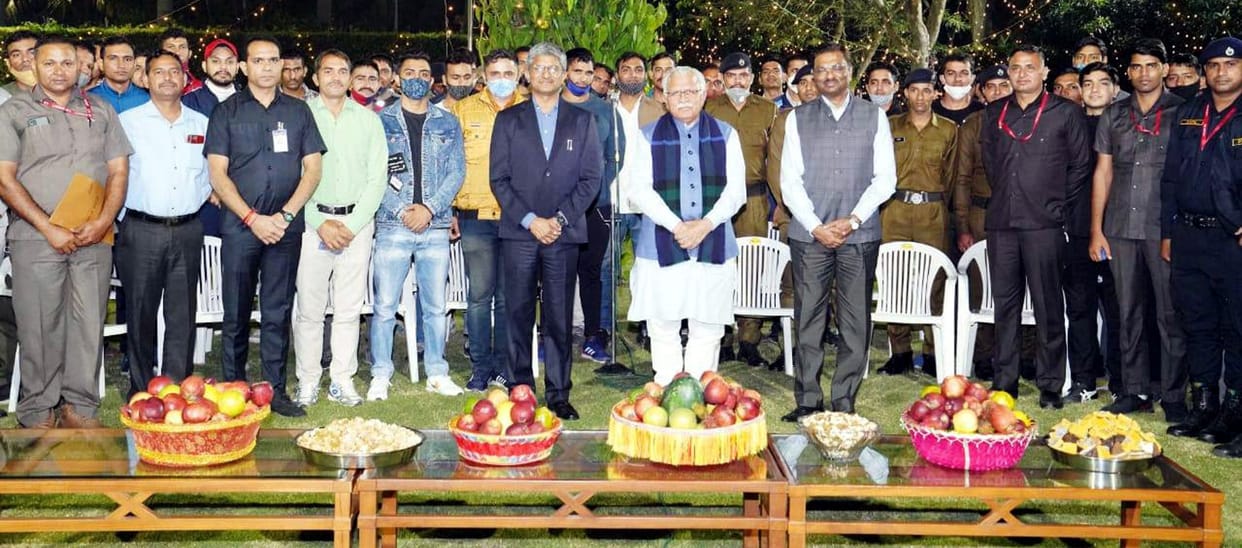 Chief Minister celebrated Diwali with employees.