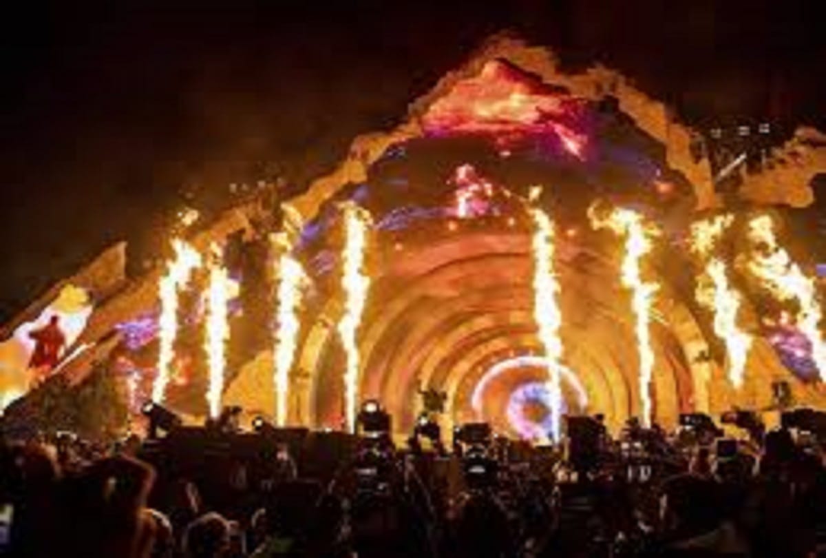 Many people dead and several injured at US music festival accident