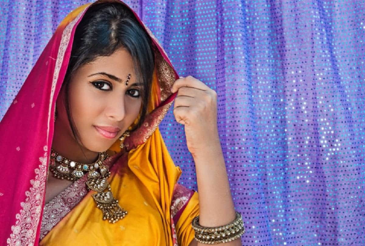 Add pallu on head in these four ways get stylish look with traditional