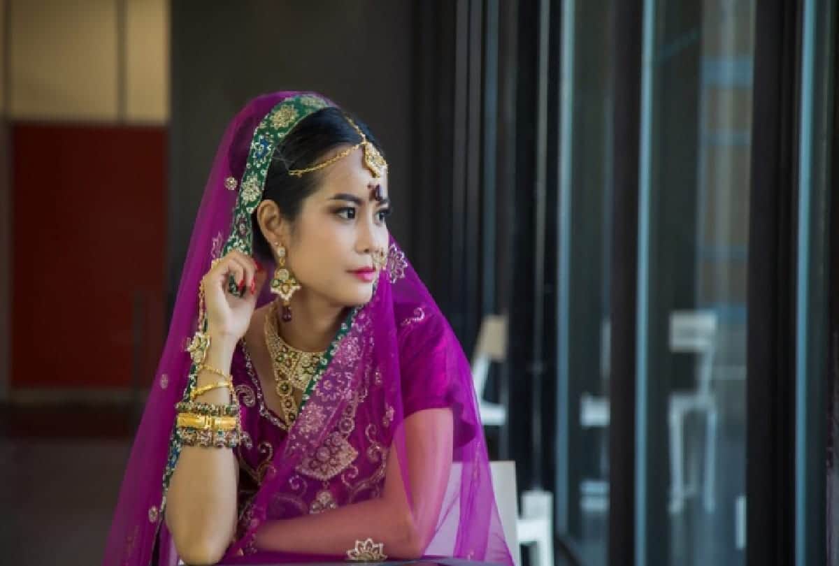 Add pallu on head in these four ways get stylish look with traditional