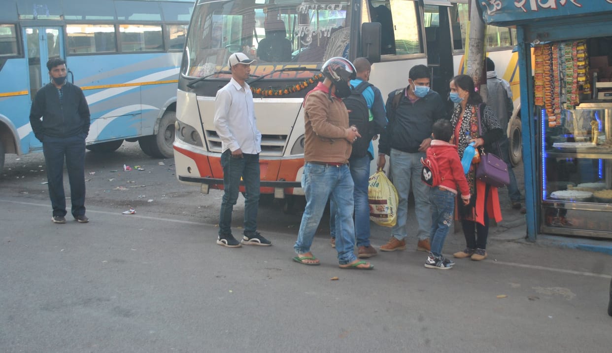 Three Buses Not Moving