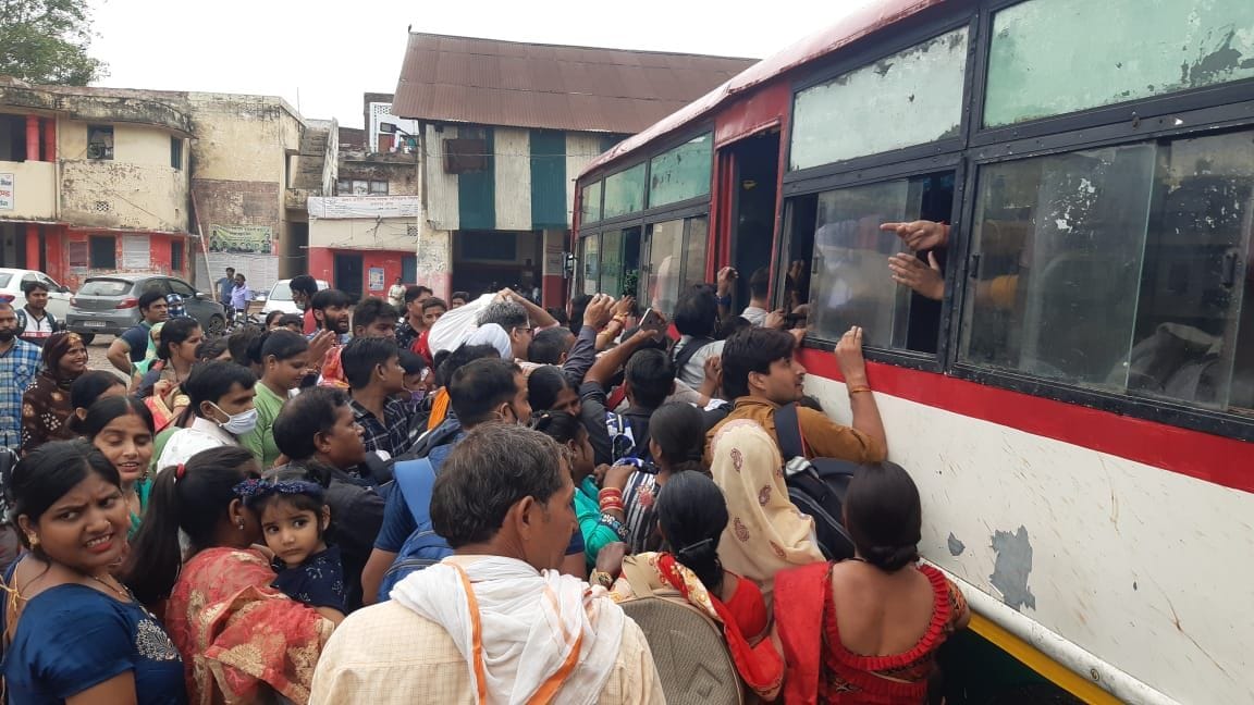 Mathura: Roadways and normal buses ran full