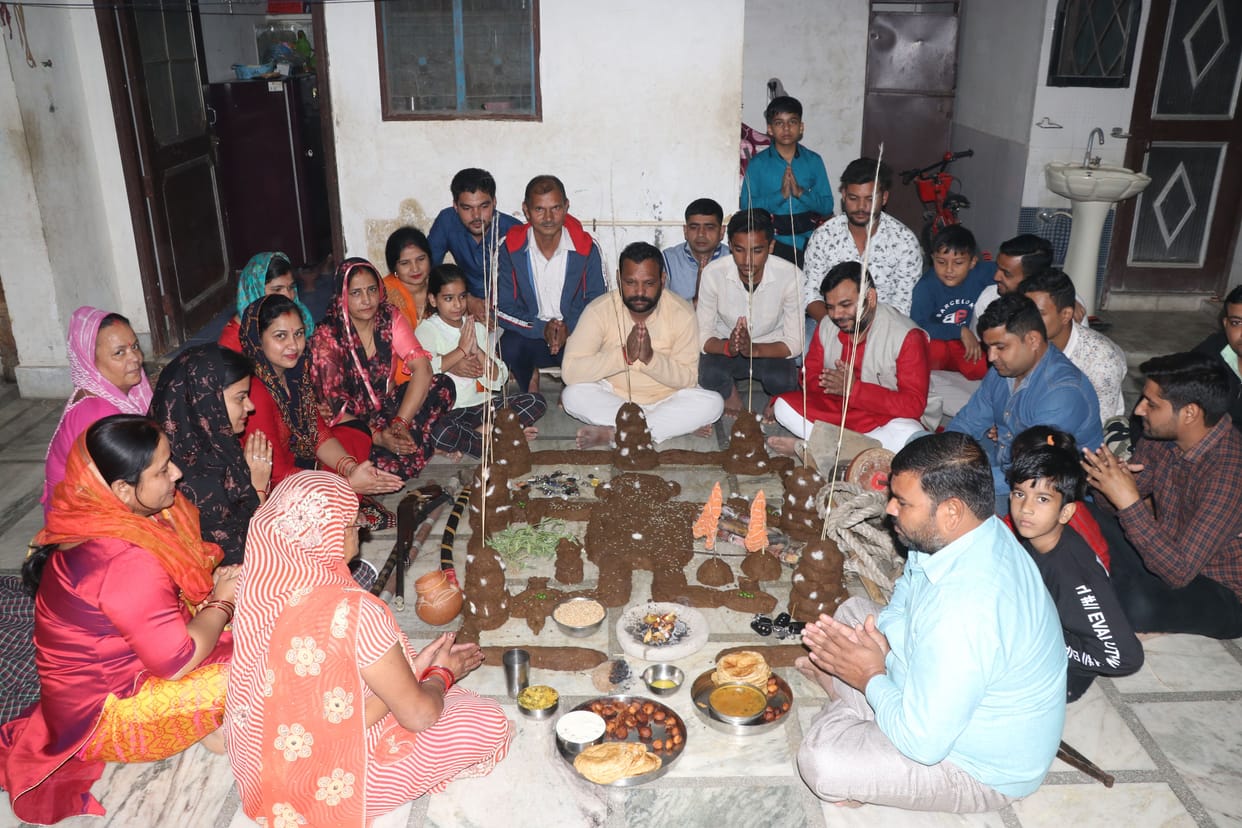 Praising Lord Shri Krishna by worshiping Govardhan