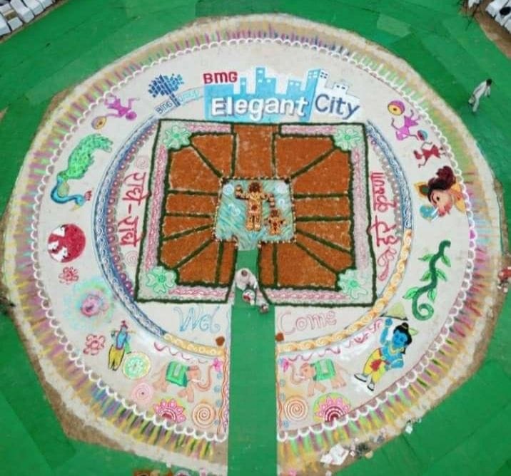 Painters made 90 feet Rangoli for Govardhan Puja