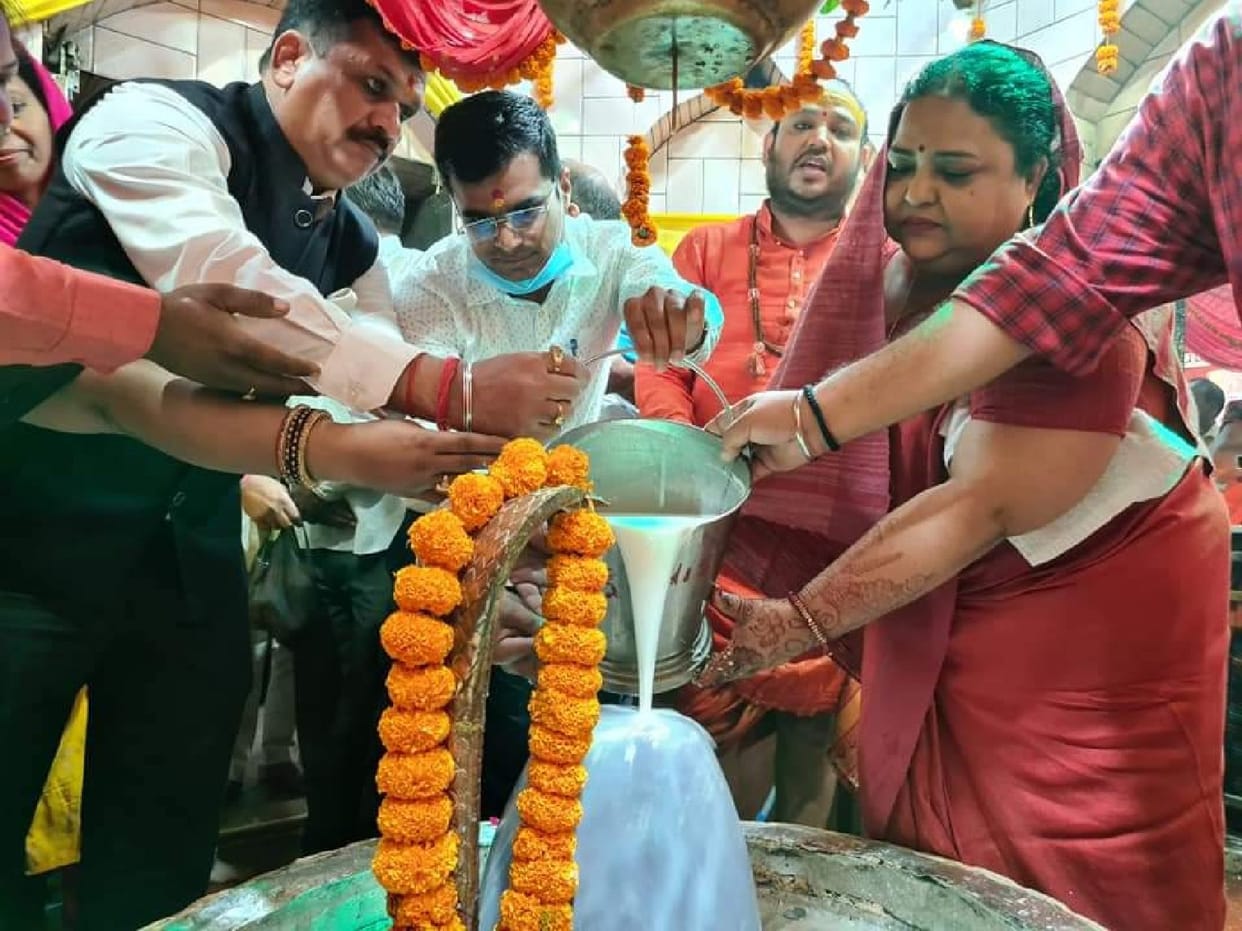 Watching live broadcast from Kedarnath Dham started cheering