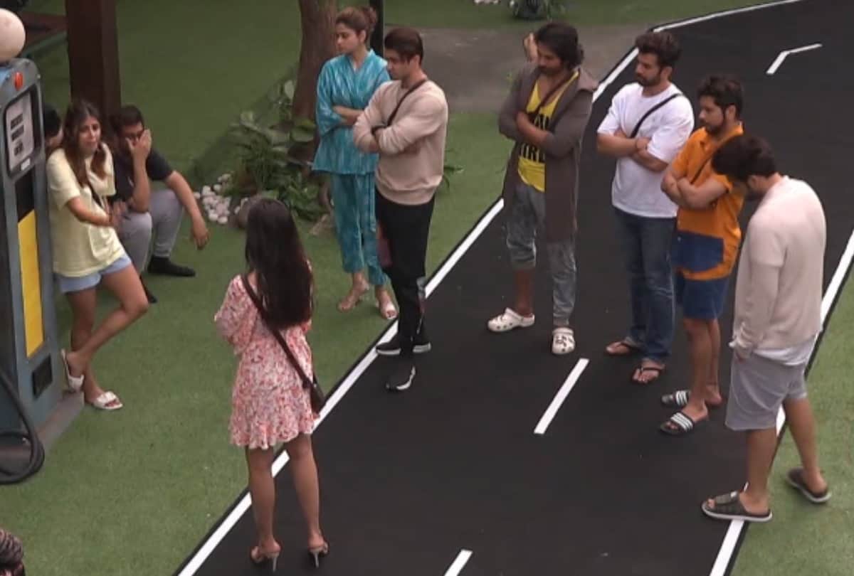 bigg boss 15 tejasswi prakash gets into an ugly fight with miesha iyer for karan kundrra gift