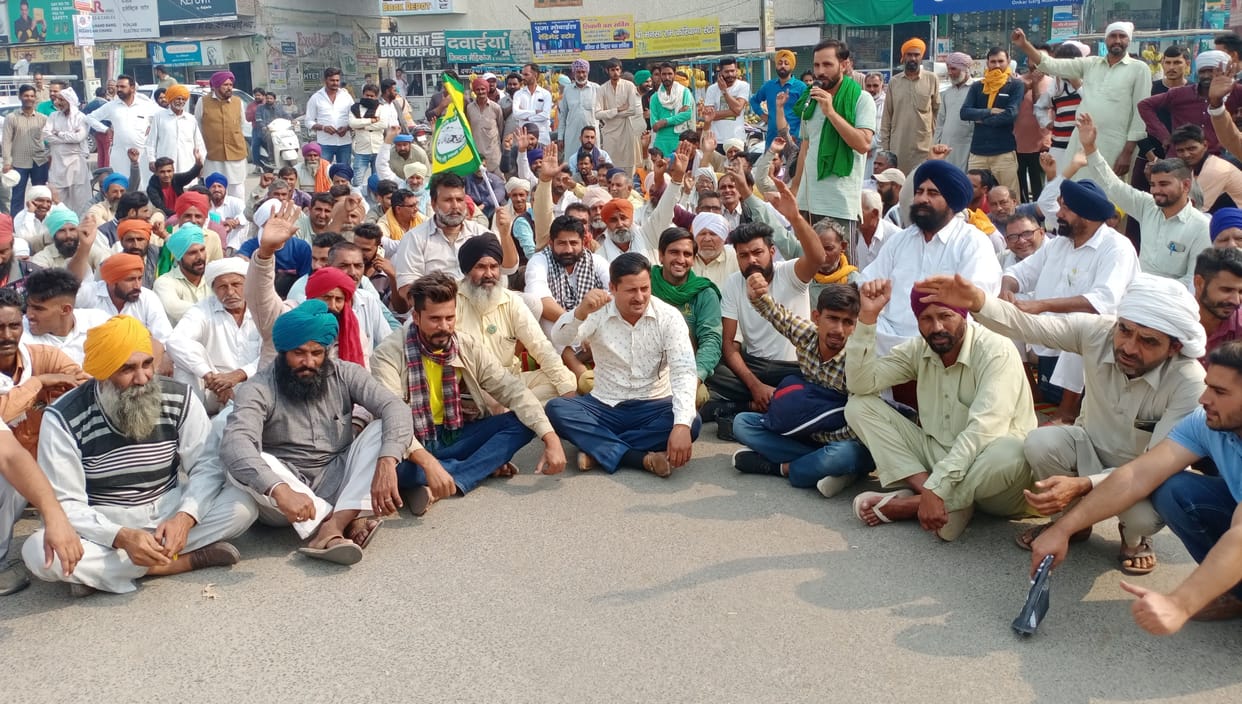 DAP shortage: five hours jam on the state road in Ratia
