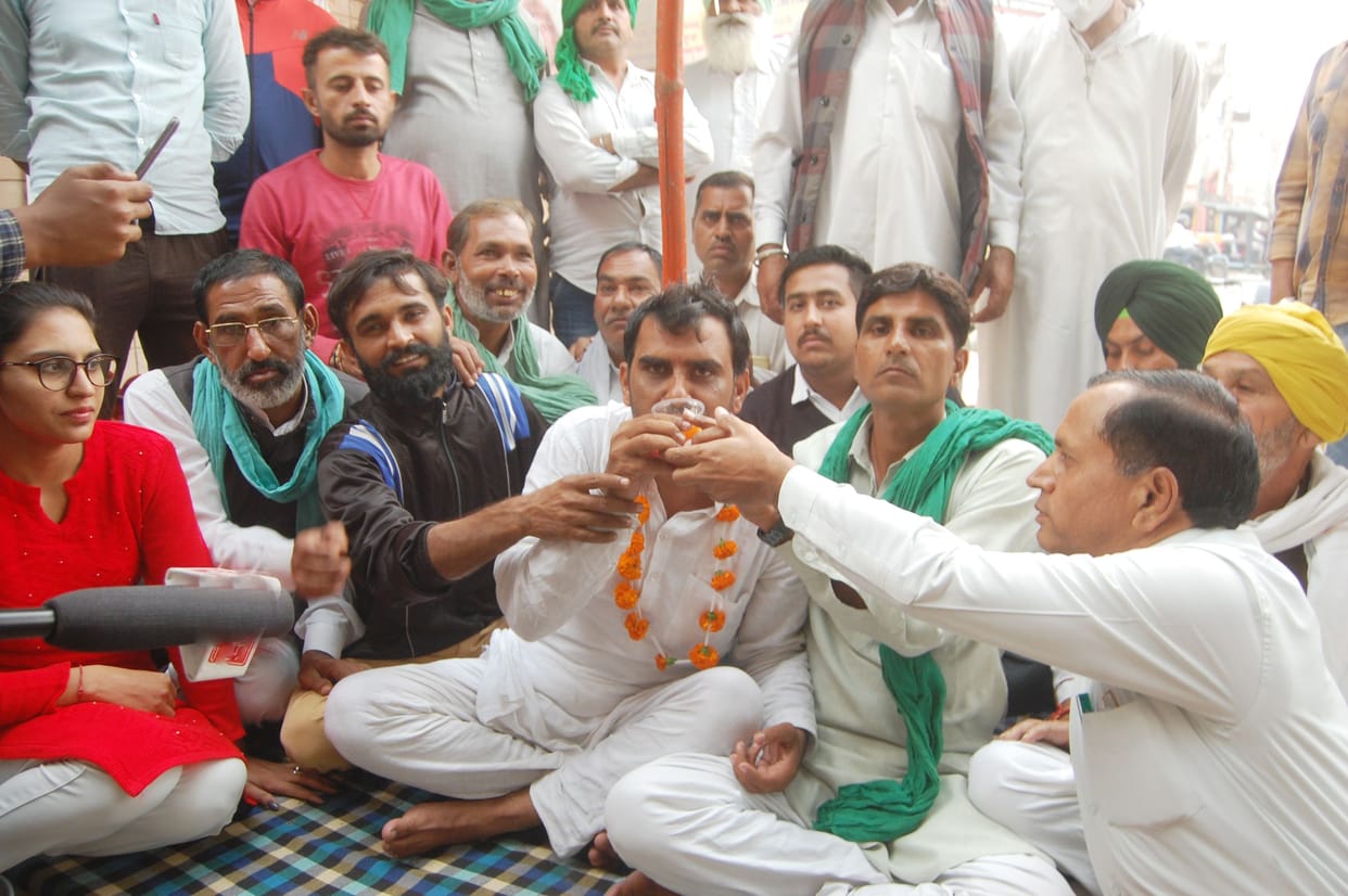 Farmer started fast on Diwali for not getting DAP