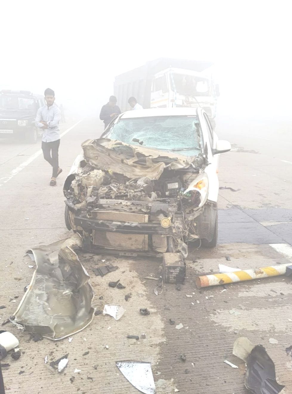 Six vehicles collided on Eastern Peripheral Expressway in smog