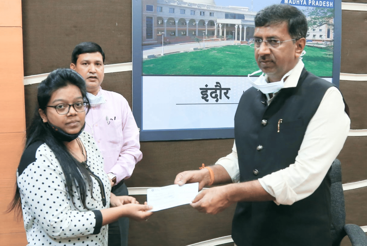 Indore: The children told the problems to the collector, then immediately received a cheque to pay the loan ... got the possession of the house from the tenant