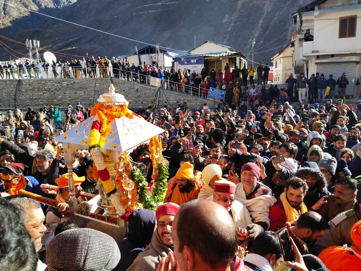 kedarnath door close: good business at Dham in 50 days, more than two lakh devotees visited