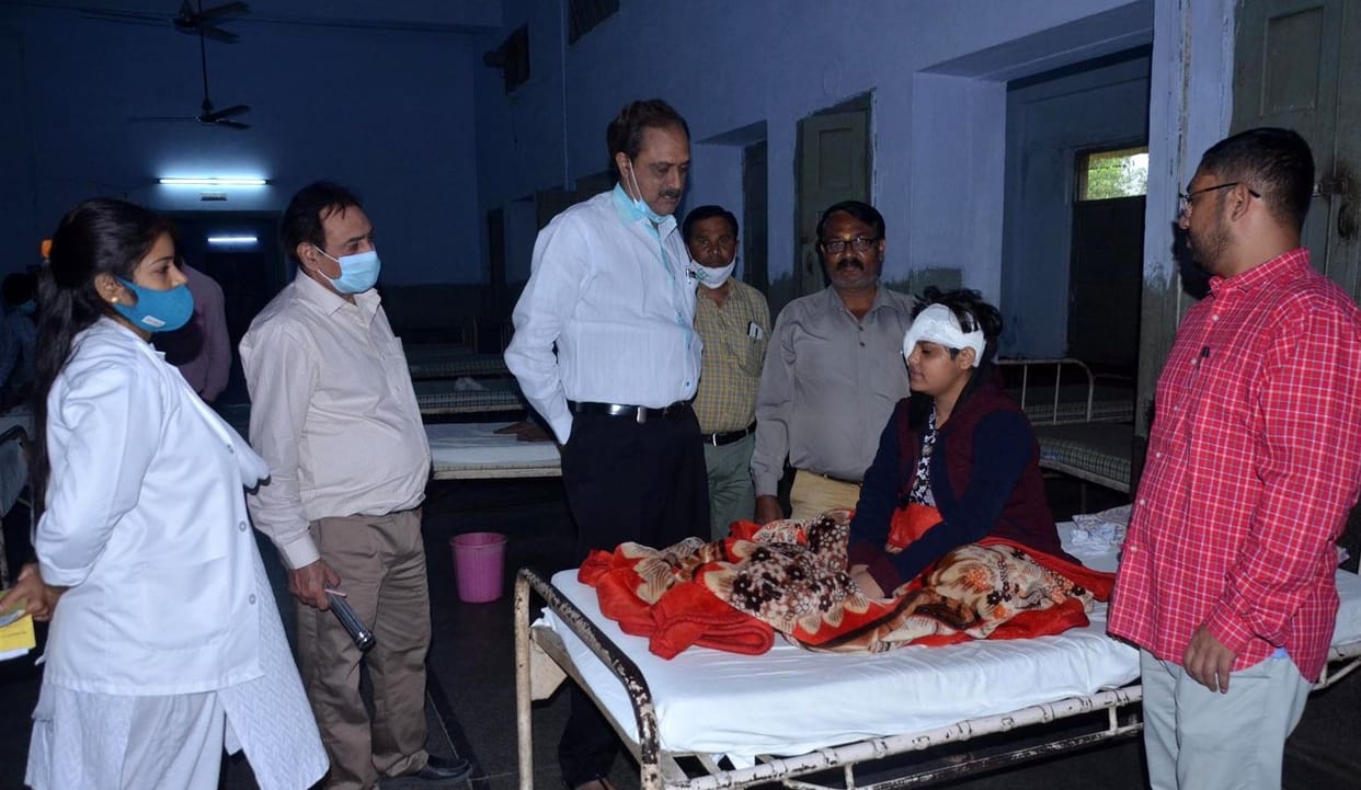 Aligarh: Elderly's fingers were blown off due to bursting of crackers