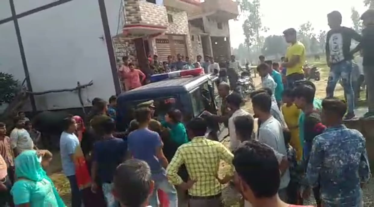 Attack on police personnel who went to catch opium smuggler, stone pelting, two arrested including former member