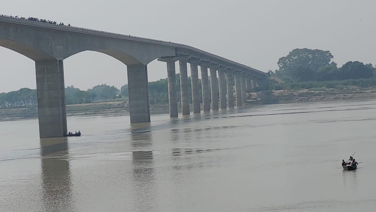 The young man jumped in the Ganges river, the search continues