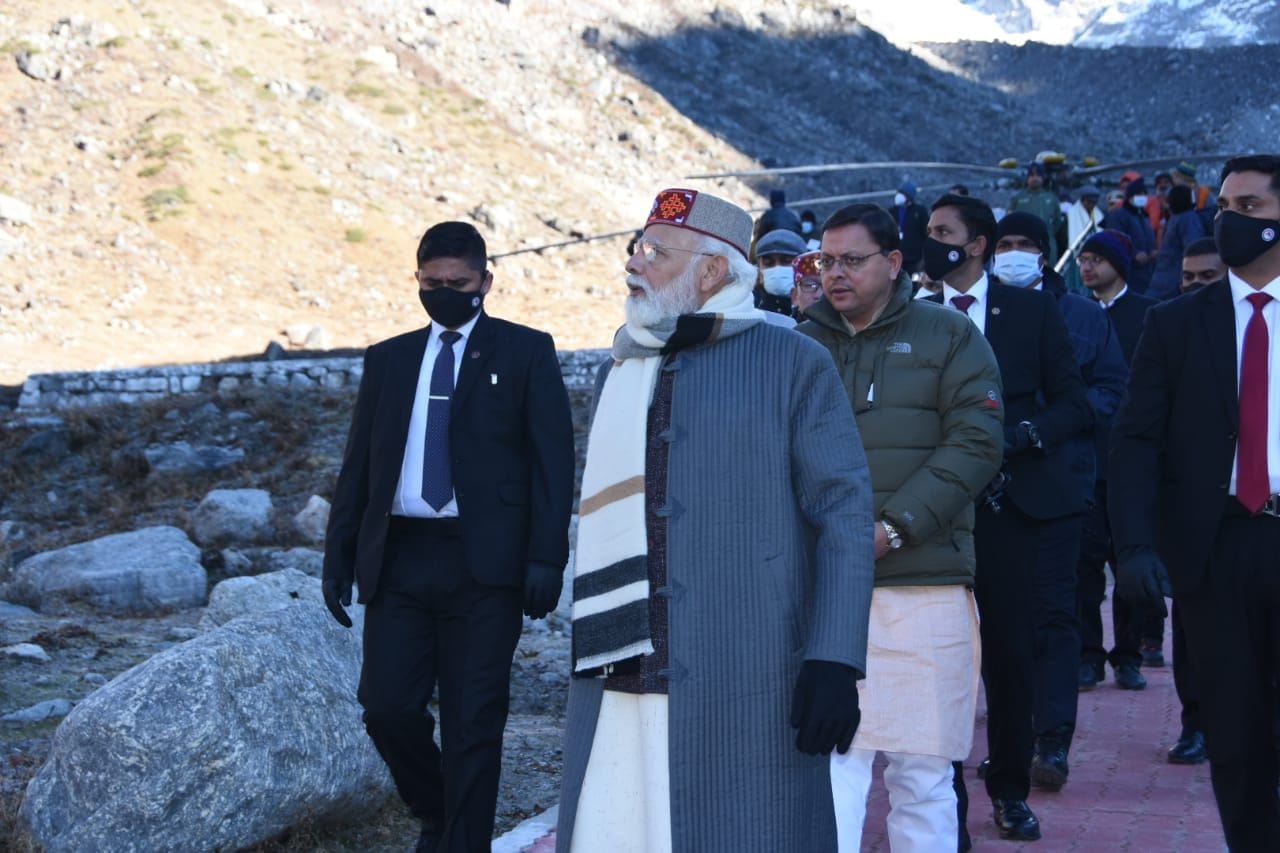 pm modi kedarnath visit: pm narendra modi seen in pahadi cap and p cap, see photos