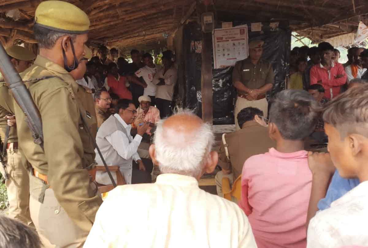 Unnao farmer sets himself on fire by pouring kerosene at the assembly gate in Lucknow