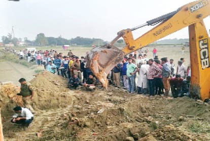 Pratapgarh: 38 drum spirit recovered from the basement of a house under construction in Raniganj