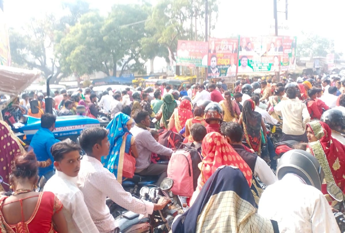 heavy traffic jam in Mainpuri on Bhaiya Dooj
