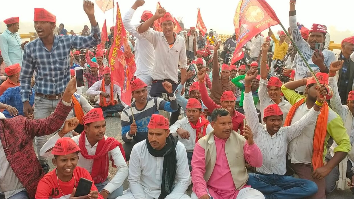 Indecency with worker, picketing on the bridge