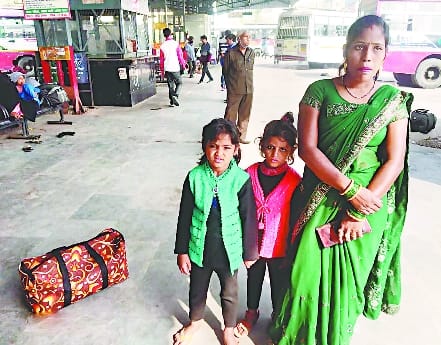 E-rickshaw driver ran away with woman's money