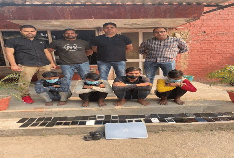 Four accused arrested for stealing mobiles worth 20 lakhs from Geeta Colony of Panipat